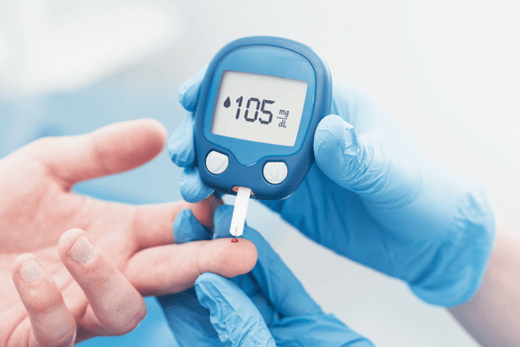 Aumento de los niveles de glucosa en el plasma sanguíneo en la diabetes mellitus
